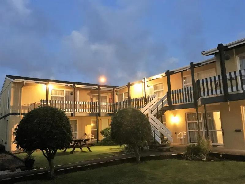 Parkside Motel And Apartments New Plymouth Exteriör bild